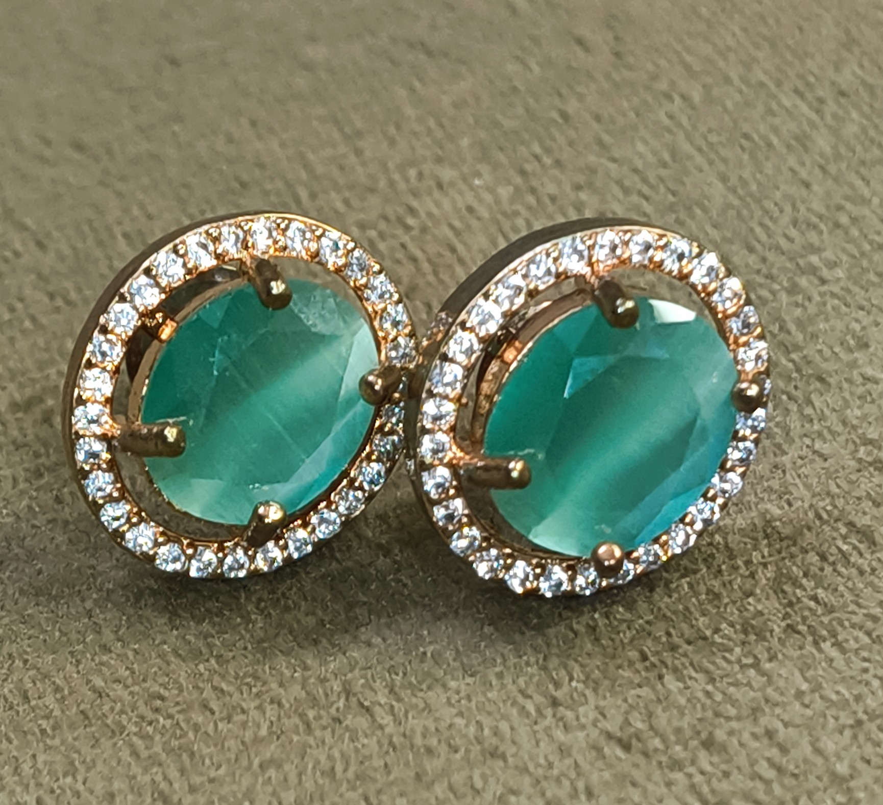 refocus_ok Noor-E-Zamrud Studs