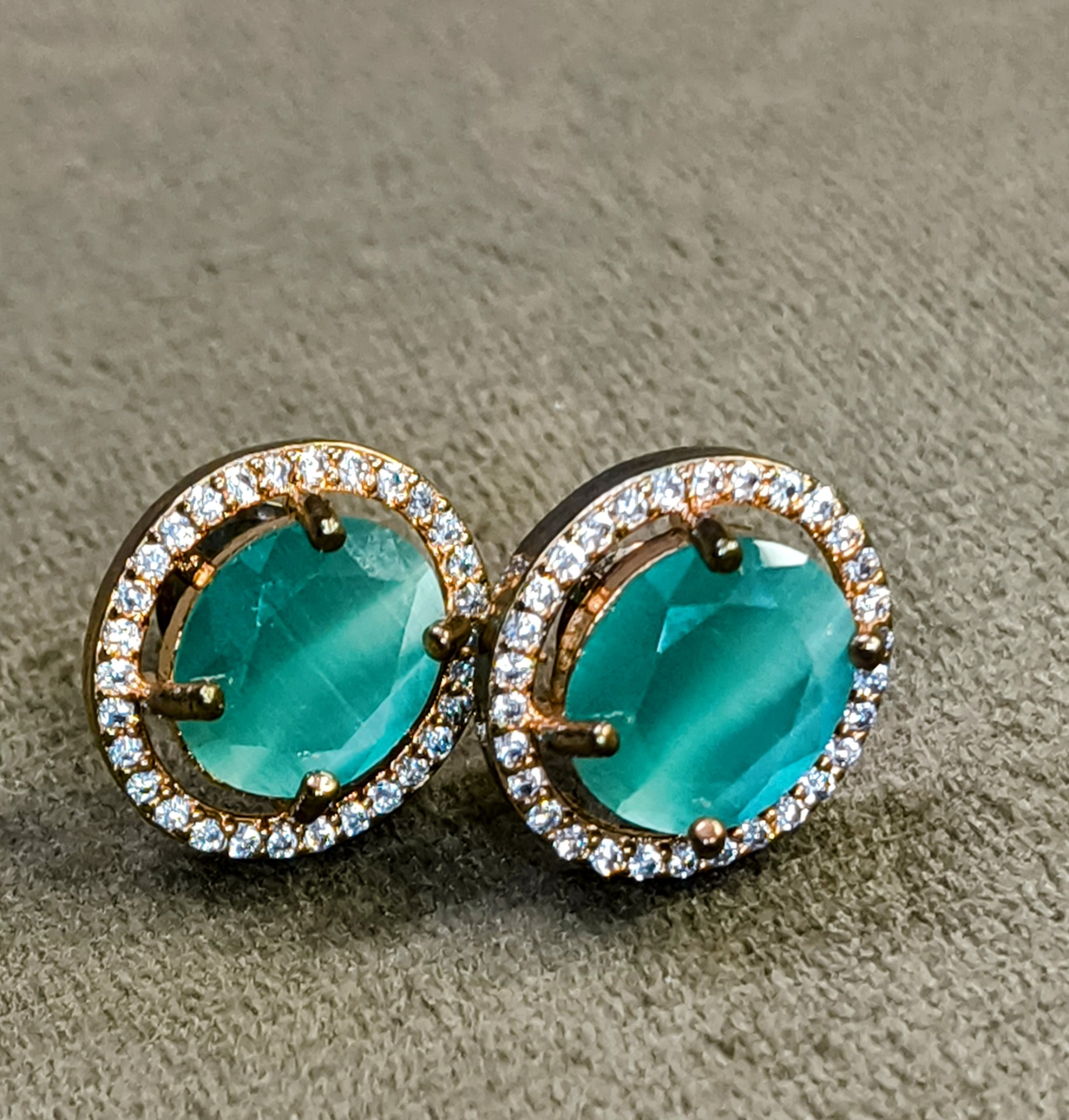 refocus_ok Noor-E-Zamrud Studs