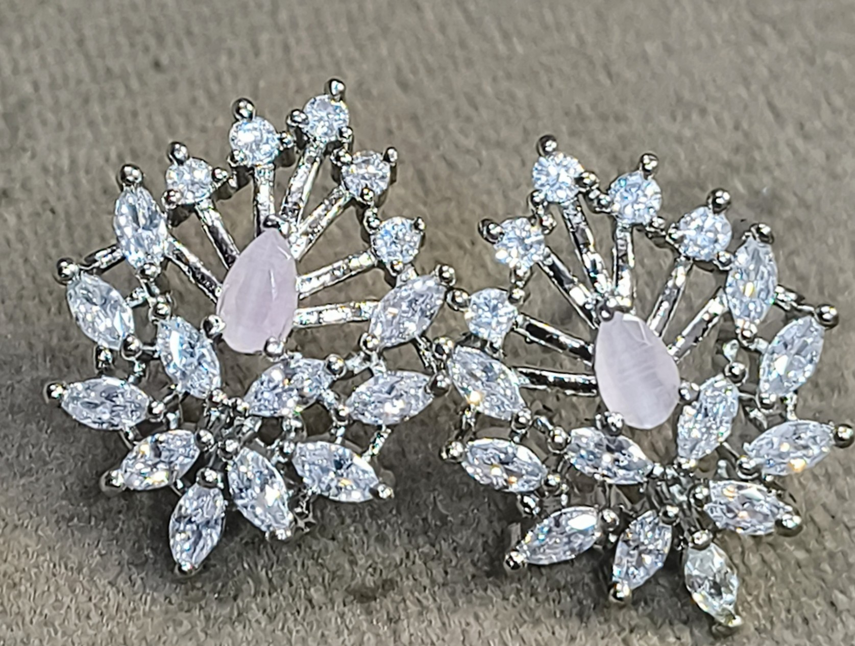 refocus_ok Chandira Bloom Studs