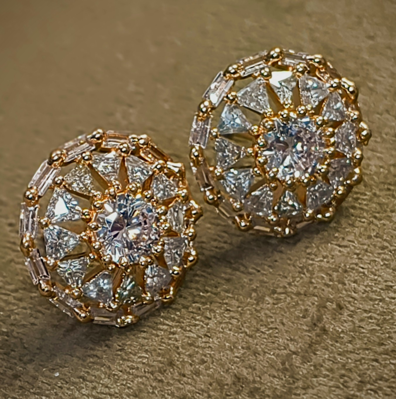refocus_ok Jharoka Radiance Studs