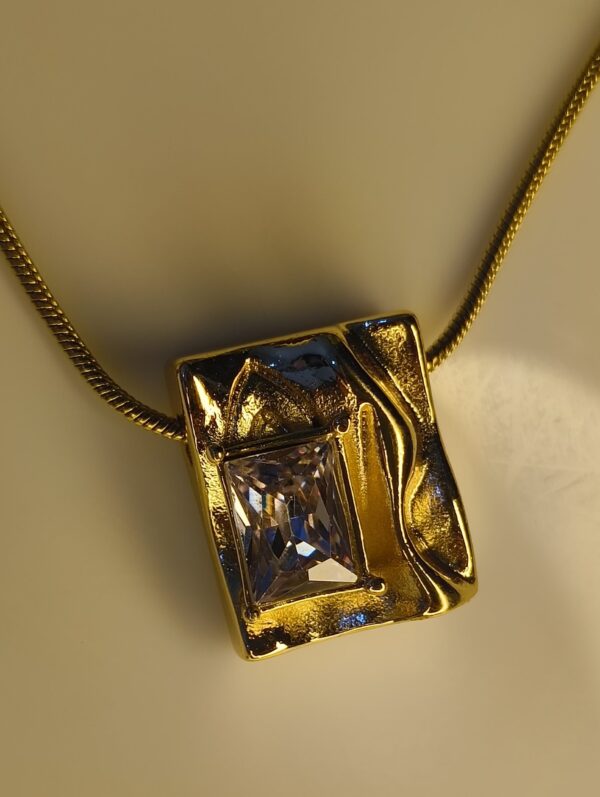 IMG_20250425_164112202 (1) Laare "Molten Glow" Crystal Pendant Necklace