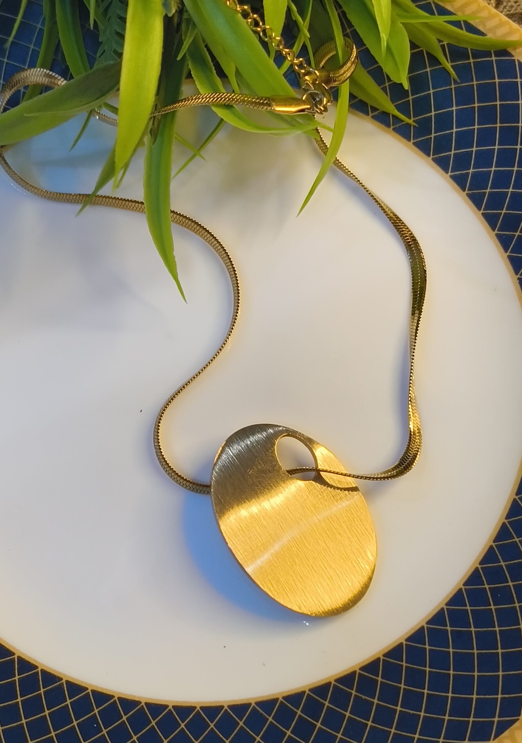 IMG_20250425_165141657 (1) Oval Gold Pendant Necklace