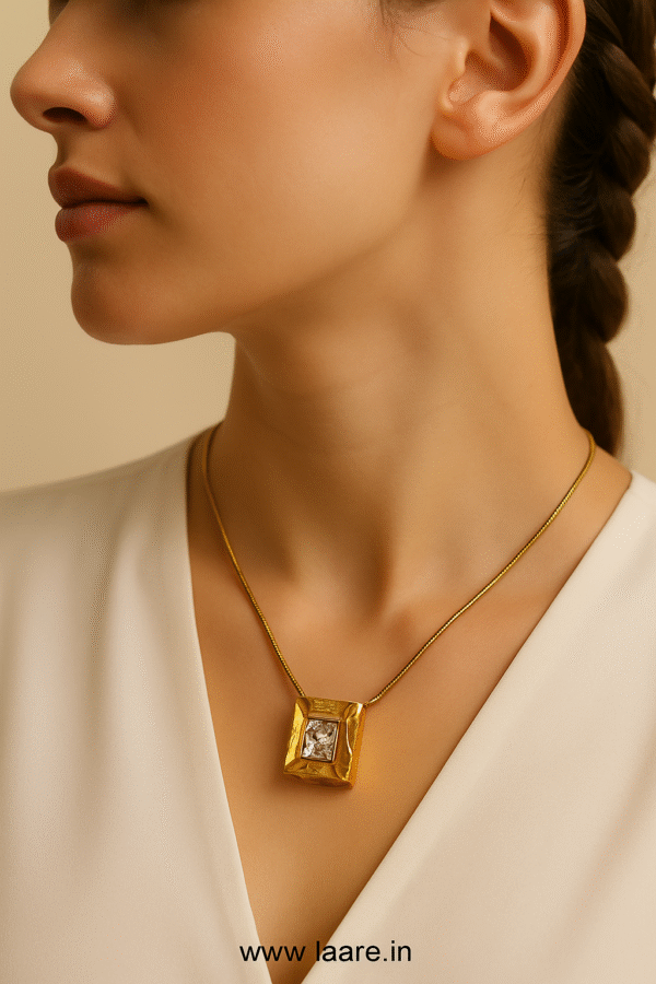 file_000000007fb861f7b26186053d021899 (1) Laare "Molten Glow" Crystal Pendant Necklace